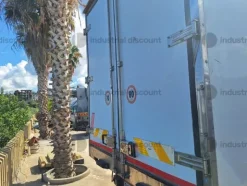 102#9825 Autocarro Iveco