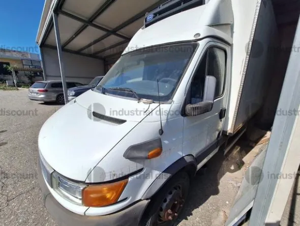 103#9825 Autocarro Iveco