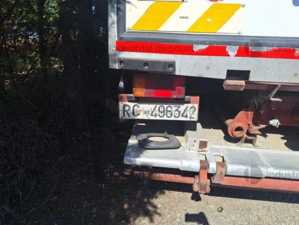 104#9825 Autocarro Iveco