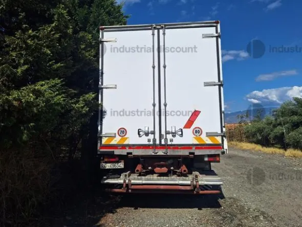 104#9825 Autocarro Iveco