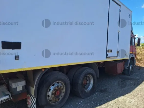 104#9825 Autocarro Iveco