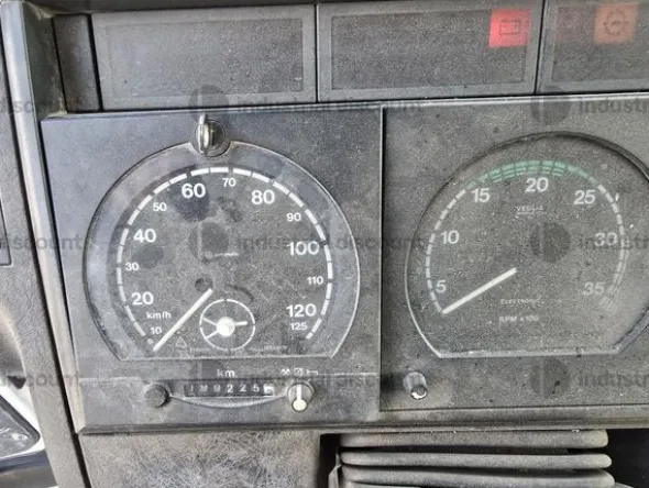 21#10282 Autocarro Iveco