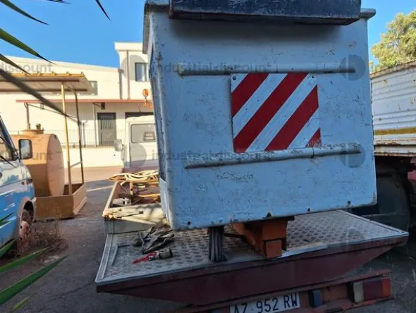4#9329 Autocarro Iveco
