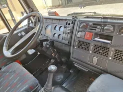 772#9433 Autocarro Iveco 120E18
