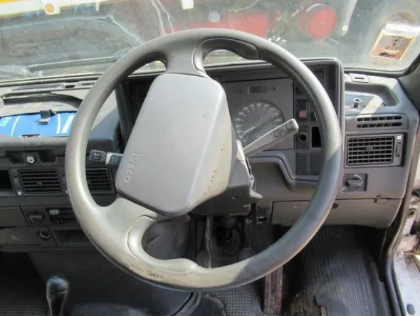 7#3441 Autocarro Iveco 30E8 35A