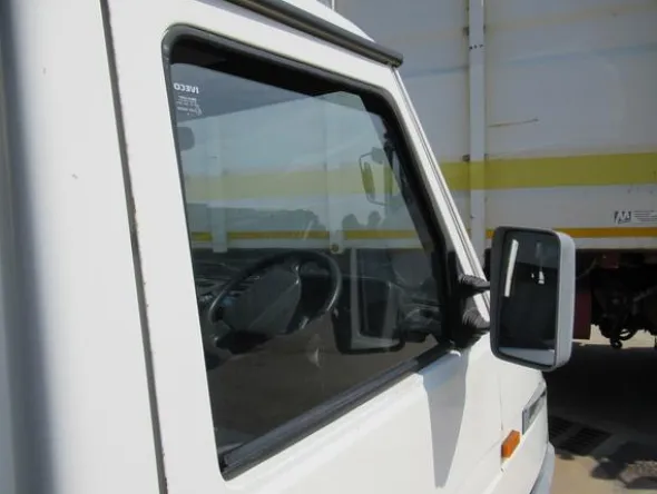 7#3441 Autocarro Iveco 30E8 35A