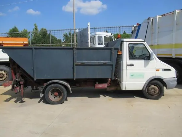 7#3441 Autocarro Iveco 30E8 35A
