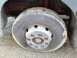 7#9097 Autocarro Iveco 120E18 con gru caricatrice