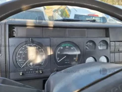 7#9097 Autocarro Iveco 120E18 con gru caricatrice