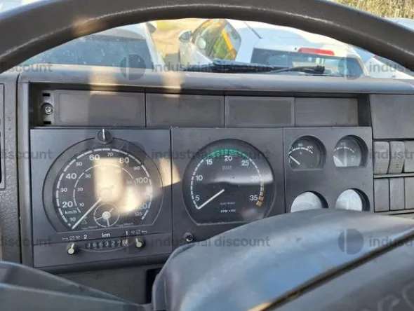 7#9097 Autocarro Iveco 120E18 con gru caricatrice