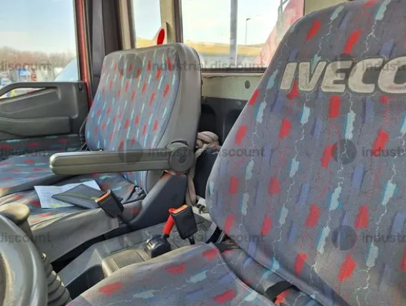 7#9097 Autocarro Iveco 120E18 con gru caricatrice