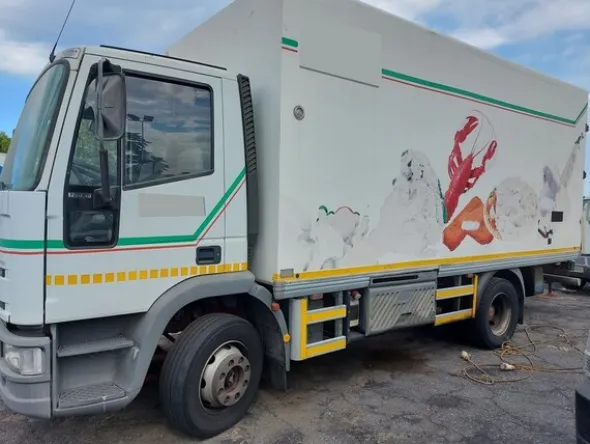 8#7221 Autocarro Iveco 120E18N Eurocargo Tector