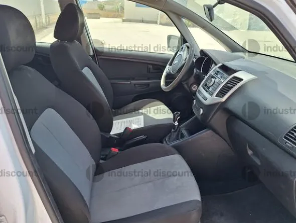 5#9410 Autocarro Kia Venga