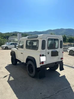 Autocarro Land Rover Defender