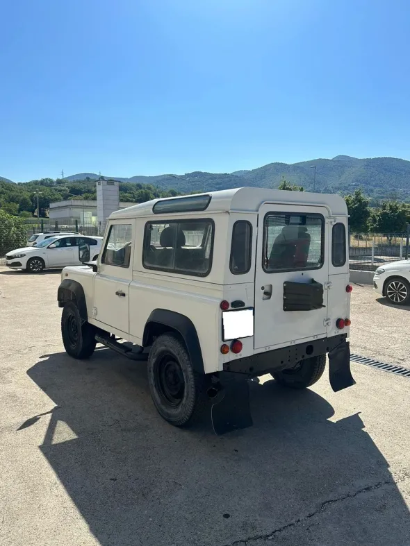 Autocarro Land Rover Defender
