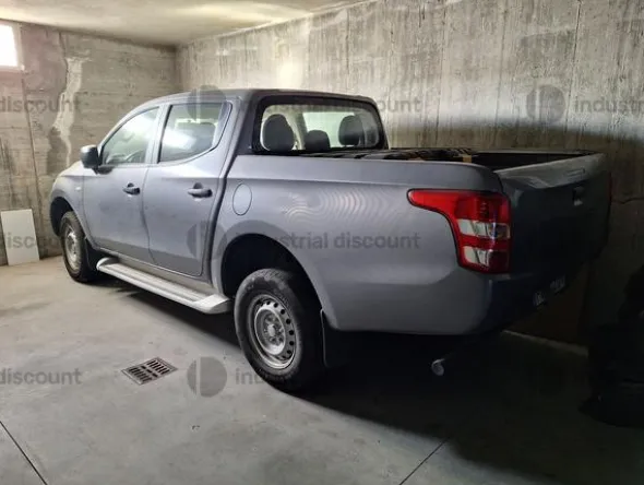 1#9617 Autocarro Mitsubishi L200
