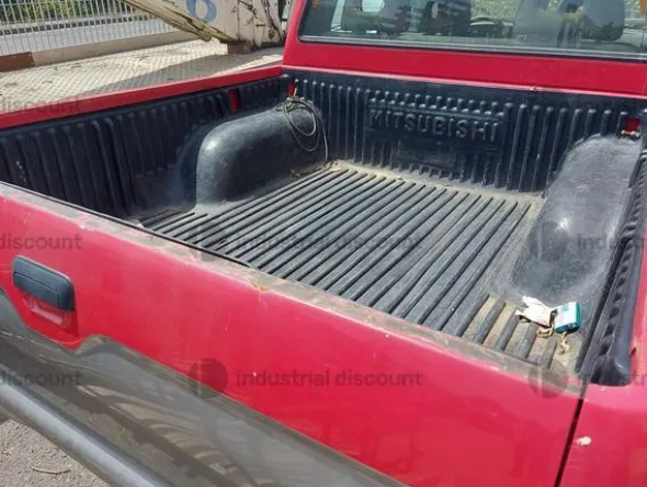 54#8980 Autocarro Mitsubishi PK L200
