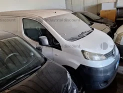 1#9905 Autocarro Nissan NV200