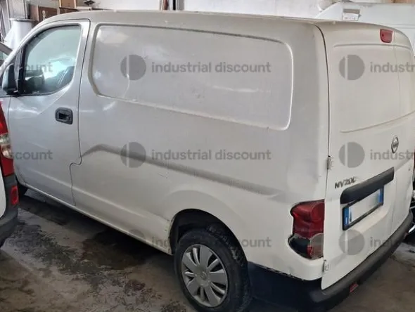 1#9905 Autocarro Nissan NV200