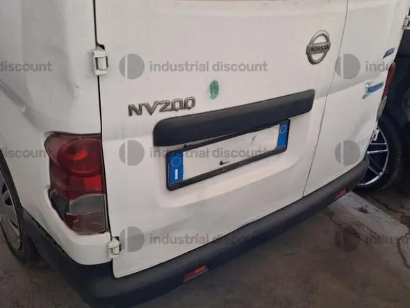 1#9905 Autocarro Nissan NV200