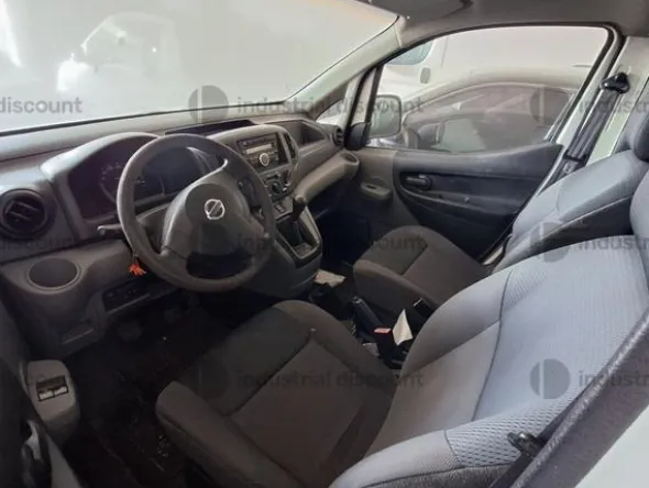 1#9905 Autocarro Nissan NV200
