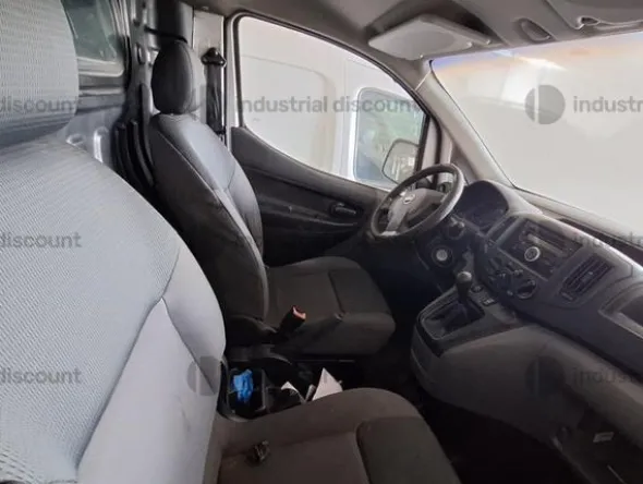 1#9905 Autocarro Nissan NV200