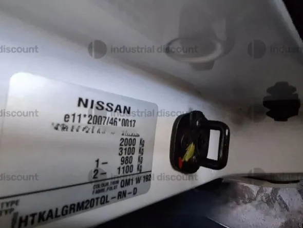 1#9905 Autocarro Nissan NV200