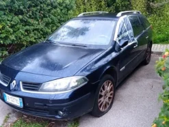 48#6817 Autocarro Renault Laguna