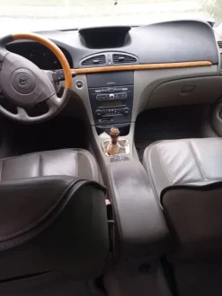 48#6817 Autocarro Renault Laguna