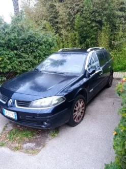 48#6817 Autocarro Renault Laguna