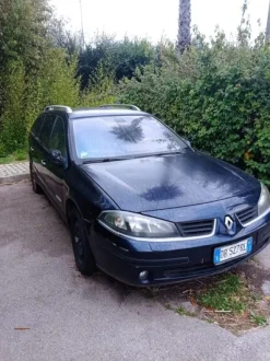 48#6817 Autocarro Renault Laguna
