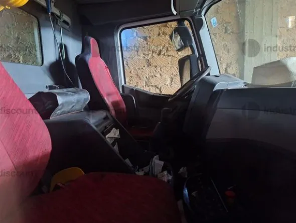 7#10037 Autocarro Renault Truck C440