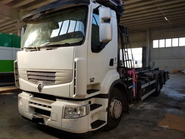 69#3561 Autocarro Renault Trucks Premium