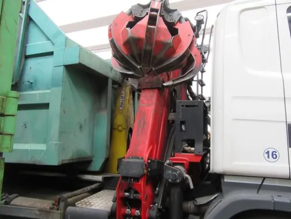 35#3561 Autocarro Scania P 400