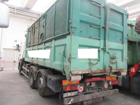35#3561 Autocarro Scania P 400