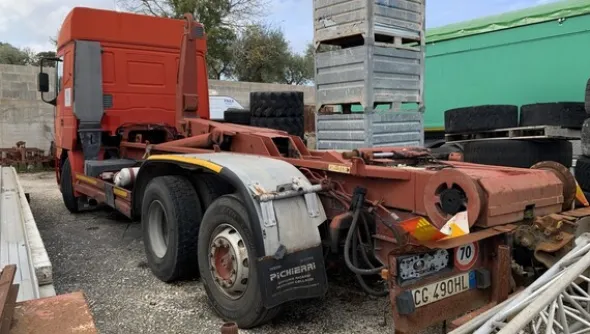 36#6883 Autocarro scarrabile Iveco