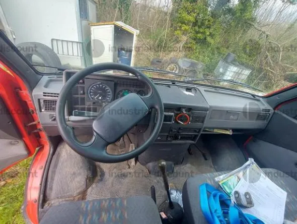 2#9114 Autocarro telonato Iveco