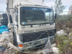 27#9987 Autocarro Volvo