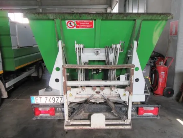 79#3561 Autocompattatore Iveco 35C 11