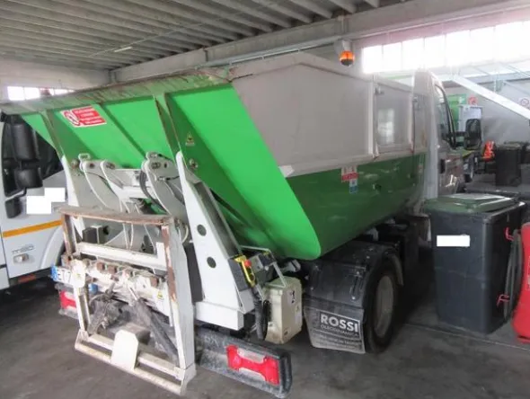 79#3561 Autocompattatore Iveco 35C 11