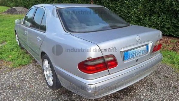 4#9590 Automobile Mercedes E 270CDI