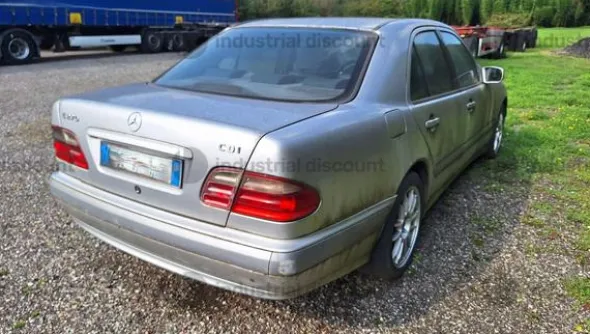 4#9590 Automobile Mercedes E 270CDI