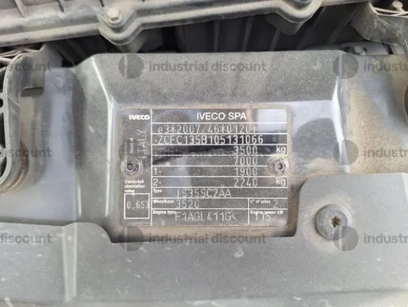 2#9559 Autoveicolo Iveco