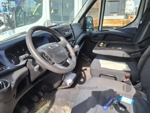 2#9559 Autoveicolo Iveco