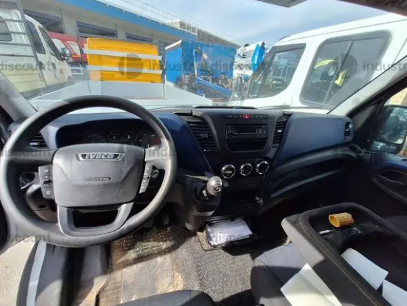 2#9559 Autoveicolo Iveco