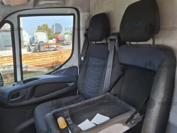 2#9559 Autoveicolo Iveco