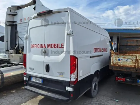 2#9559 Autoveicolo Iveco