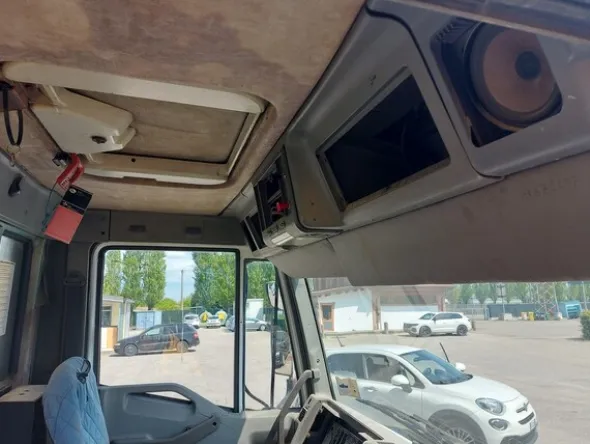 8#7780 Autoveicolo Iveco uso E18