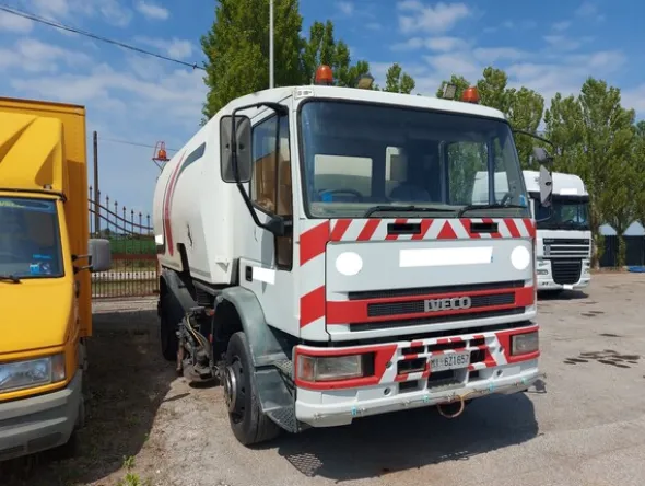 8#7780 Autoveicolo Iveco uso E18