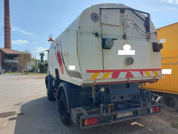 8#7780 Autoveicolo Iveco uso E18